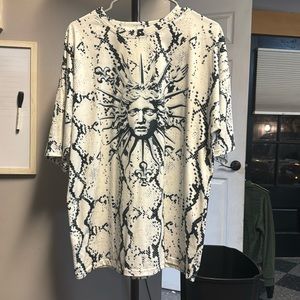 Oversized graphic tee